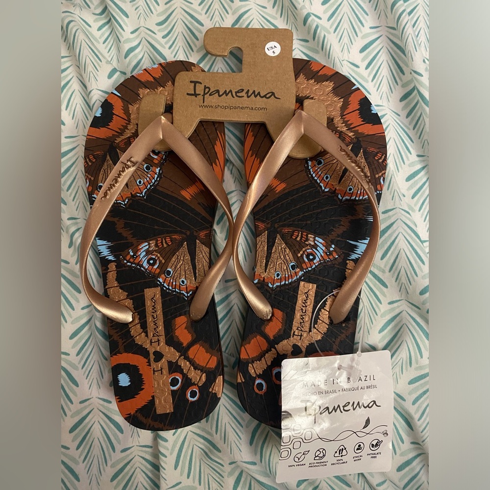 Ipanema butterfly flip flops. Says size 5 but fits like a 6-6.5